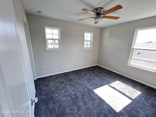 Building Photo - 102 Bluejack Ln