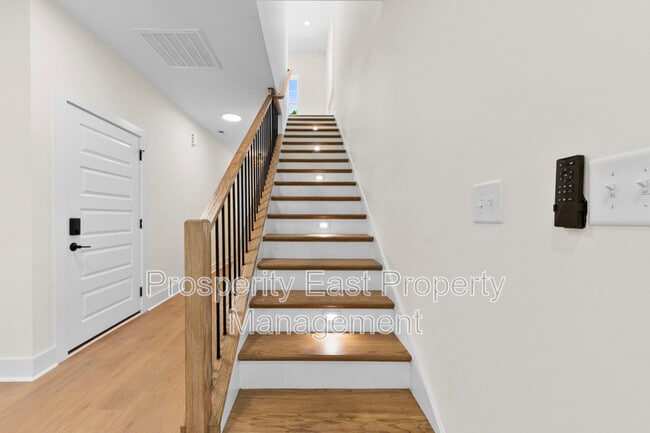 Building Photo - 3420 Tappan Pl