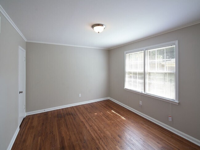 Building Photo - 3 Bedroom, 2 Bathroom near Colonial and flamingo