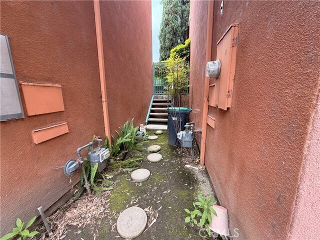 Building Photo - 9 Medici Aisle