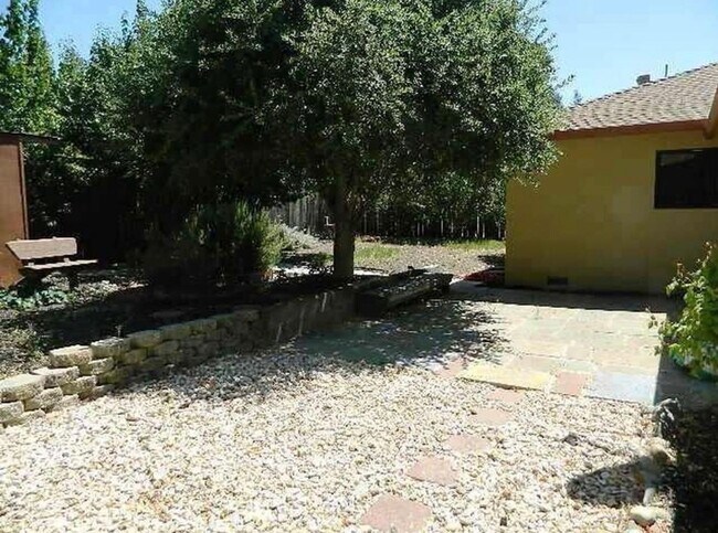 Building Photo - Concord, Holbrook Heights Charming 3-Bed, 2-Bath Home - 16 Month Lease