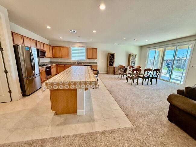 Building Photo - Vacaville 4 Bed | 3 Bath | Single-Story | 2,490 SF | Built in 2021