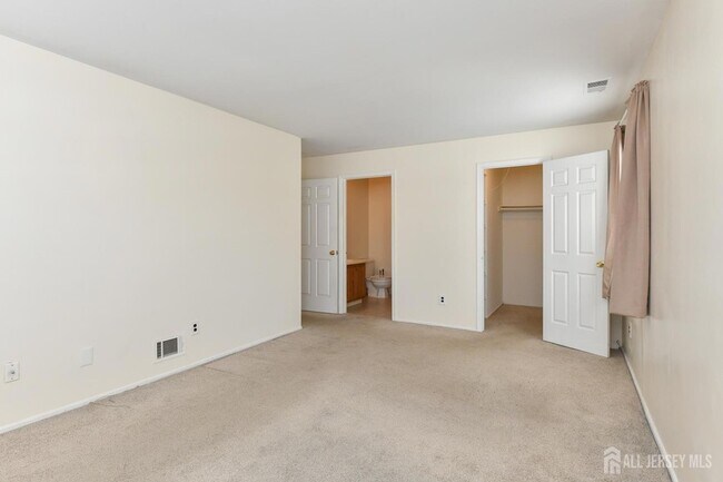 Building Photo - 290 Alpine Way