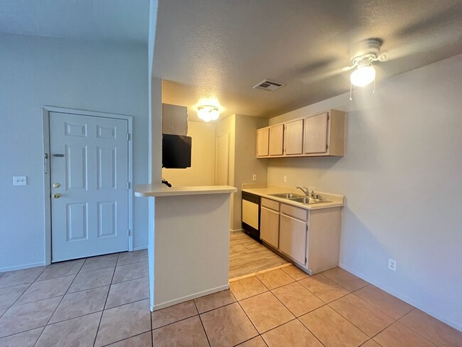 Building Photo - 1 Bedroom condo gated with community Pool