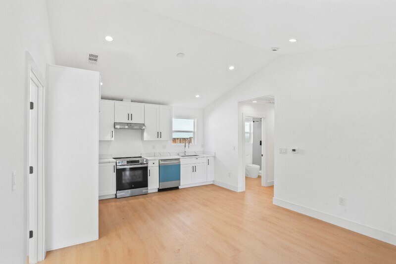 Building Photo - 374 S 21st St