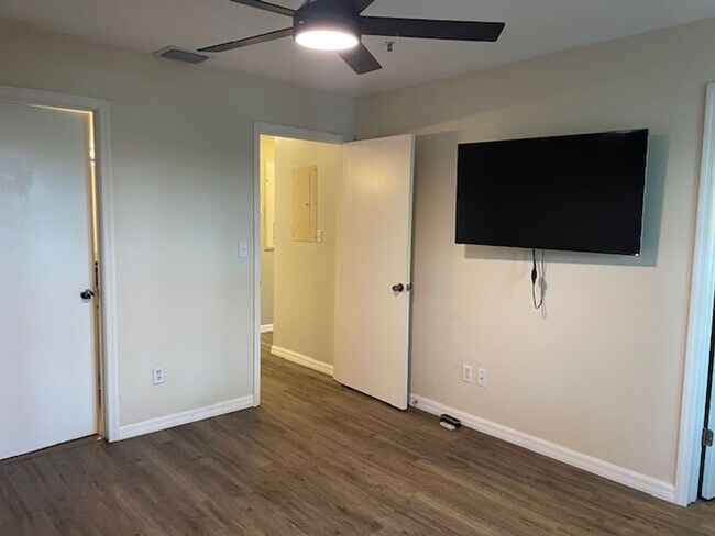 Building Photo - 2/2 First Floor Condo in Palmer Ranch
