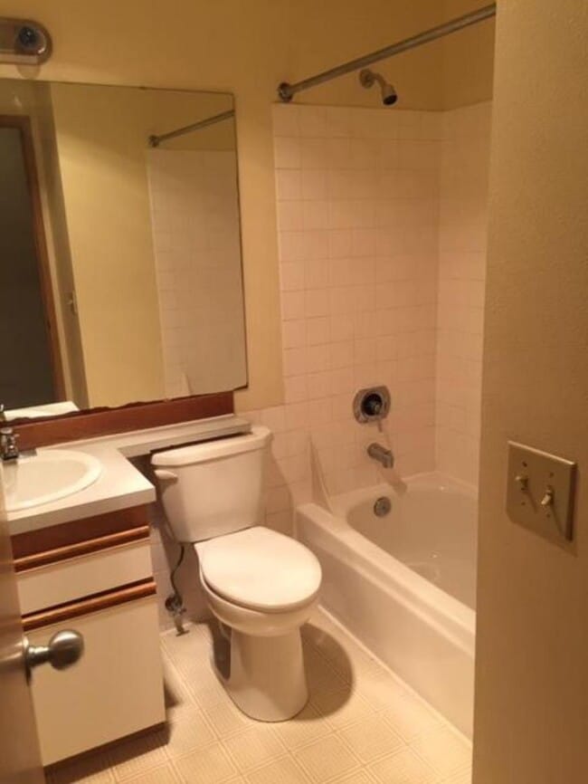 Building Photo - 1 bedroom in Seattle WA 98116