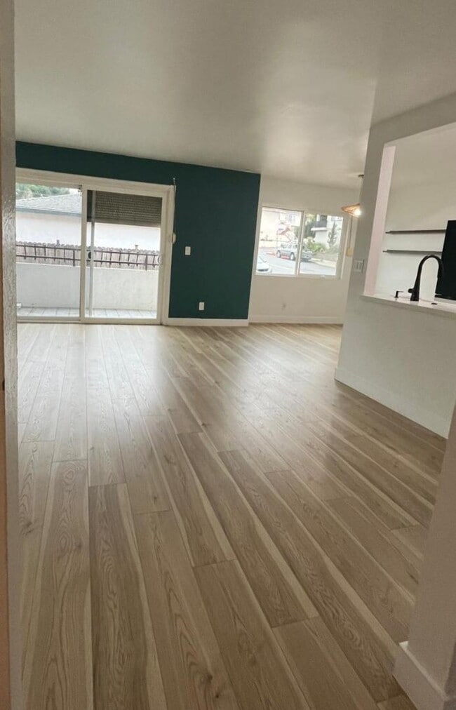 Building Photo - 785 W 19th St