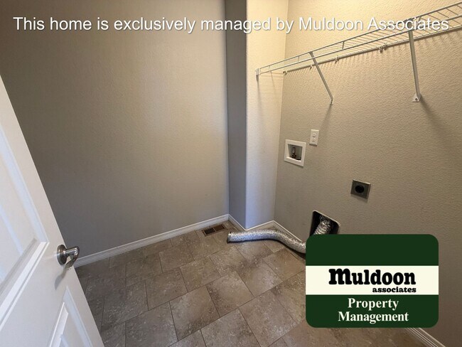 Building Photo - Newer build ready to move in!