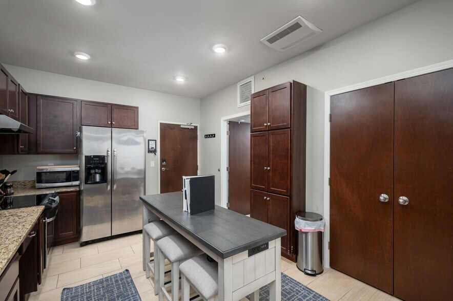 Primary Photo - The Oliver