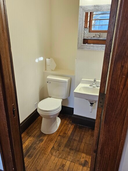 Building Photo - 1926 7th St