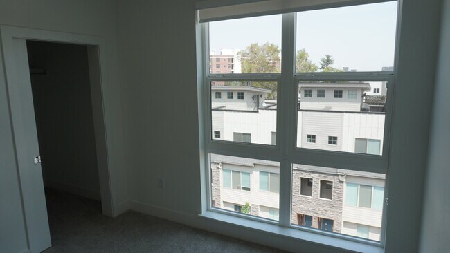 Building Photo - 3500 S Corona St