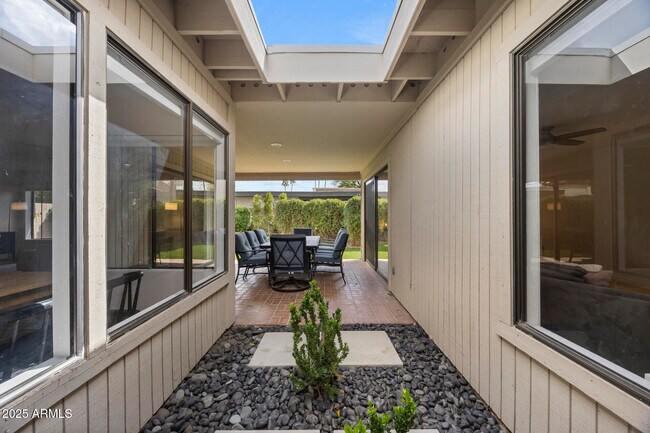 Building Photo - 8649 N Willowrain Ct