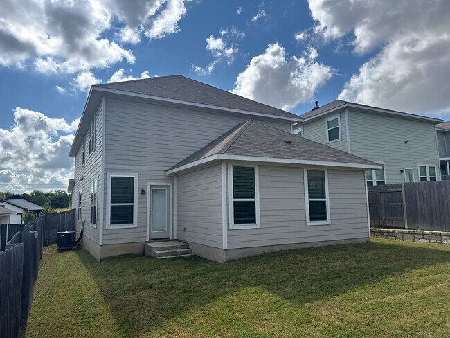 Building Photo - 5 BR + Office /2.5 BA - 2637 SF - Cloverleaf in SOUTH AUSTIN!