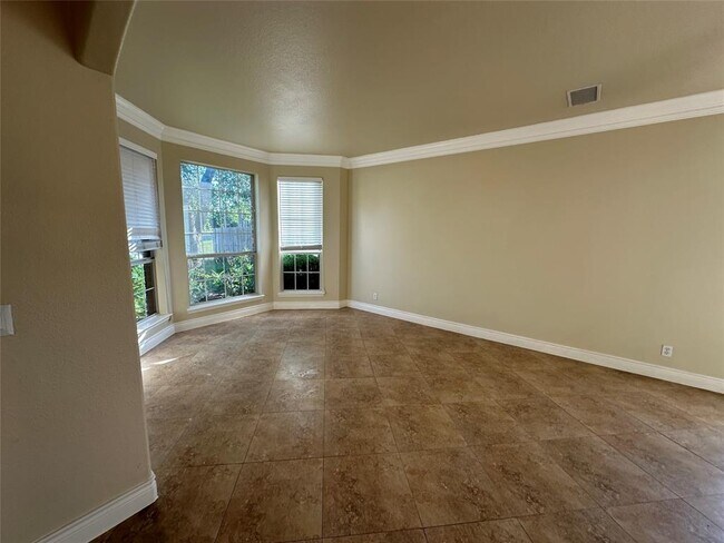 Building Photo - 5703 Saragosa Dr