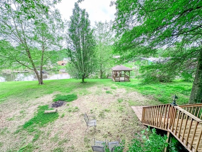 Building Photo - 652 Humphries Cove Rd