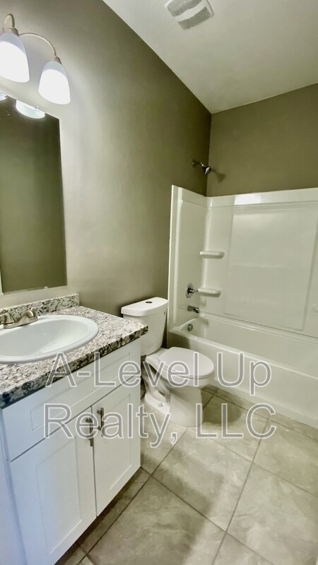 Building Photo - 1506 E 28th St