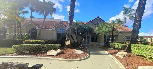 Building Photo - 12400 Vista Isles Dr