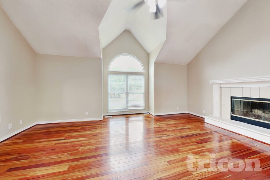 Building Photo - 16033 S Ocheltree St