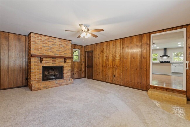 Building Photo - 1807 Ivan Dr