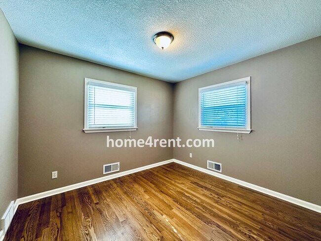 Building Photo - Beautifully Updated Home in Prime Overland...