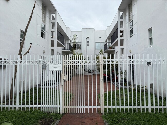 Building Photo - 320 80th St
