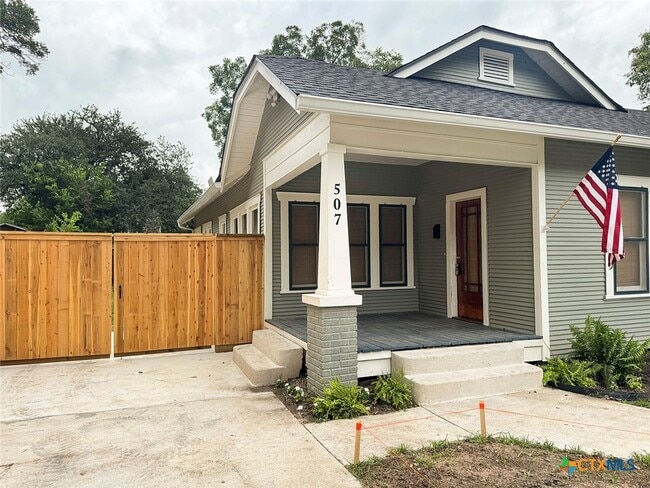 Building Photo - 507 W Brazos St