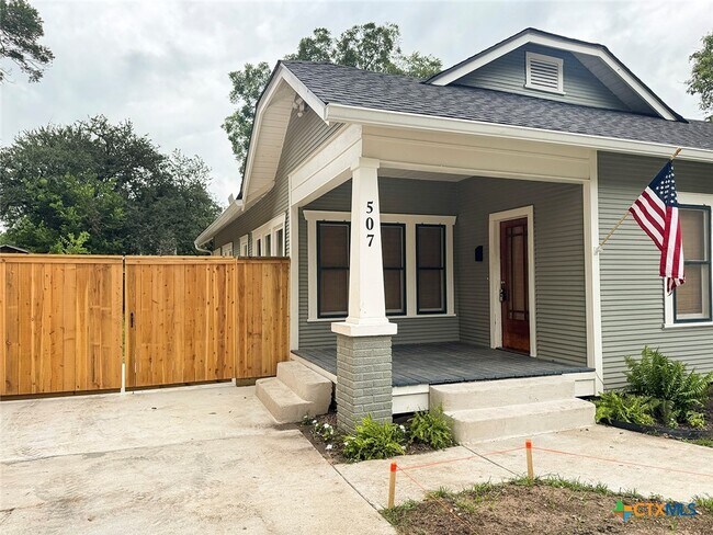 Primary Photo - 507 W Brazos St