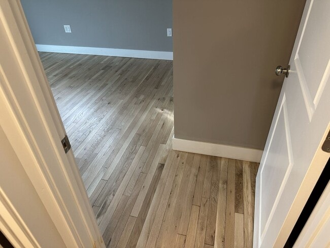 Building Photo - 234 Oak St