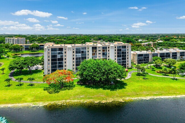 Building Photo - 7076 Huntington Ln