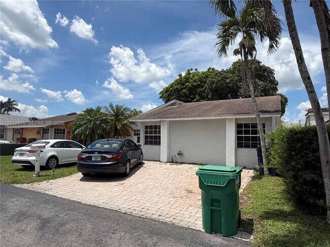 Building Photo - 3452 SW 113th Ct