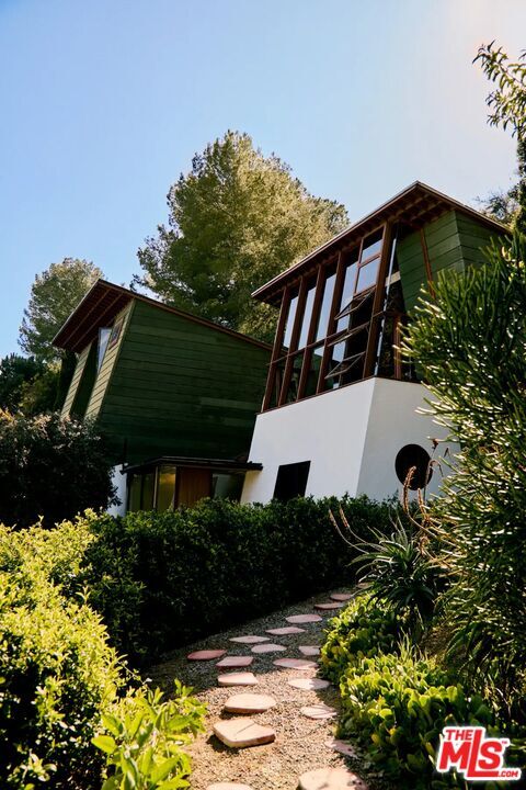 Building Photo - 8661 Nash Dr