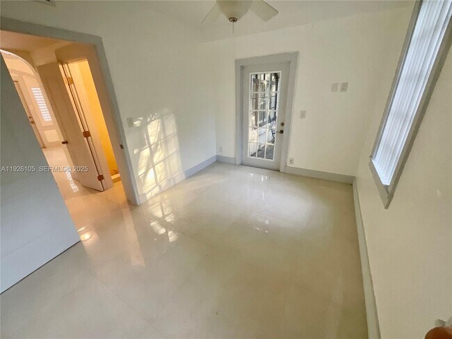 Building Photo - 1612 NE 2nd Ct