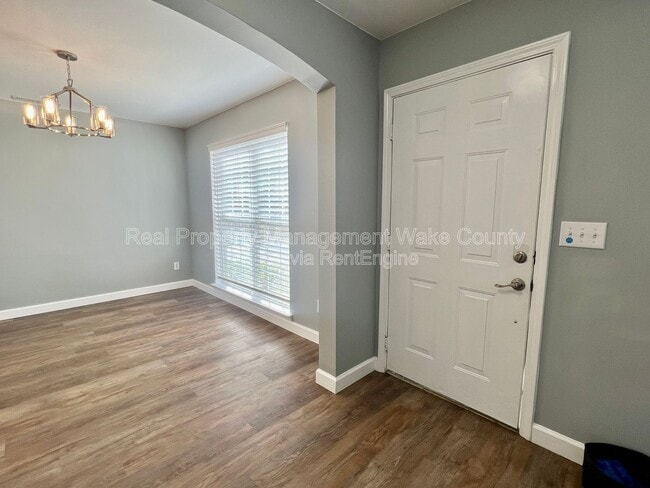 Building Photo - 213 Piney Woods Ln