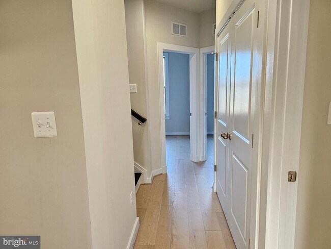 Building Photo - 8650 Satinwood Dr