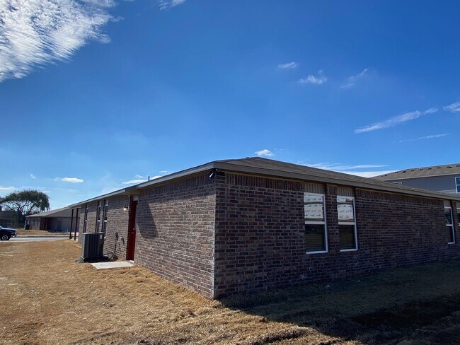 Building Photo - 503B W Christopher Dr