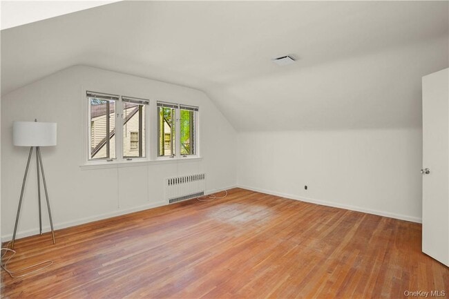 Building Photo - 6 Wildway