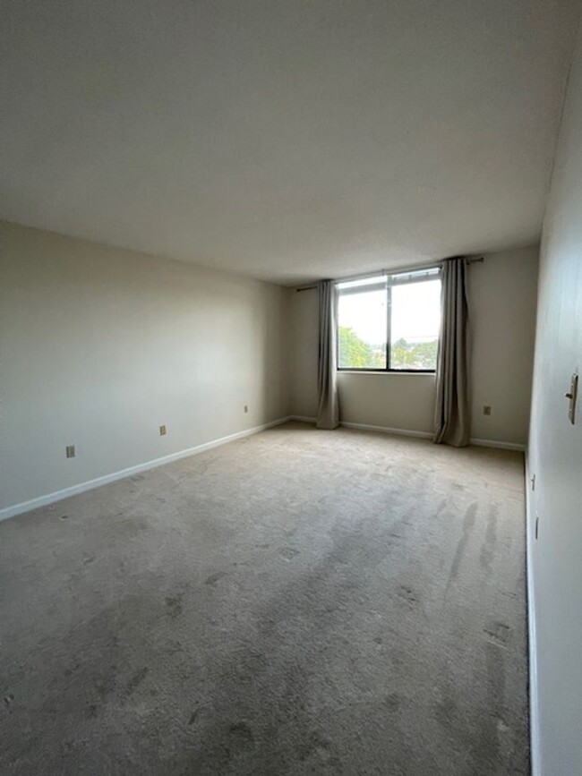 Building Photo - City of Maryville 37801 - 2 bedroom, 2 bat...