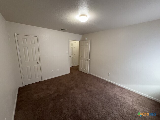 Building Photo - 1405 Cinch Dr