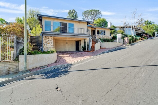 Building Photo - 15470 Longbow Dr