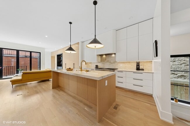 Building Photo - 1844 N Maud Ave