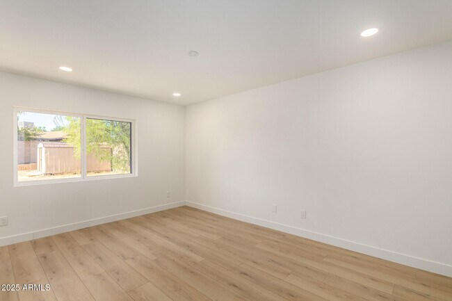Building Photo - 5038 E Winchcomb Dr