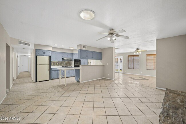 Building Photo - 1137 E Bishop Dr