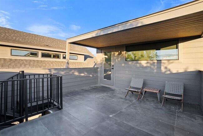 Building Photo - 2209 Rae Dell Ave