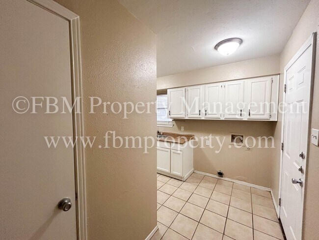 Building Photo - 1211 Old Bardwell Rd
