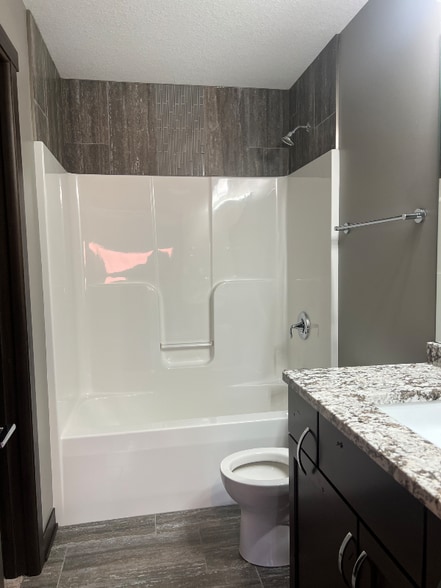 Building Photo - 306 Luella Pl NE