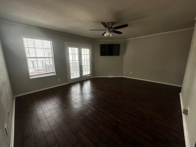 Building Photo - 600 Bagby Ave