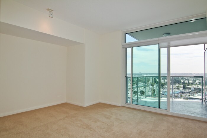 Building Photo - 13600 MARINA POINTE Dr