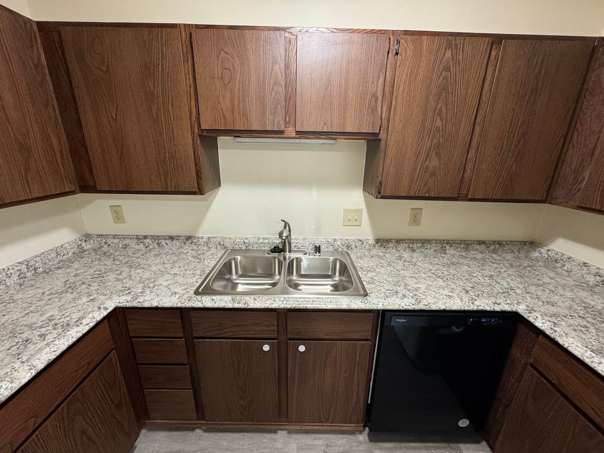 Building Photo - 2355 Chalet Gardens Rd