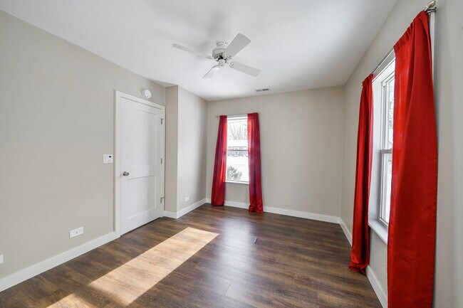 Building Photo - 825 Albert Ave